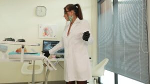 Dentist doctor fucked the patient in the dental office! cowgirl, doggy, bj