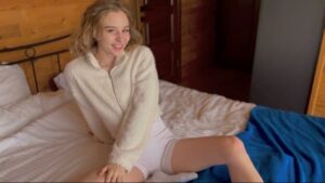 Homemade porn with gorgeous Zxlecya - cum inside POV