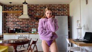 Hot bitch in purple fur coat loves cum on her pretty face