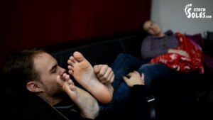 Warming up her cold sexy feet (soft soles, big feet, feet worship, college feet, sexy toes, 20s)